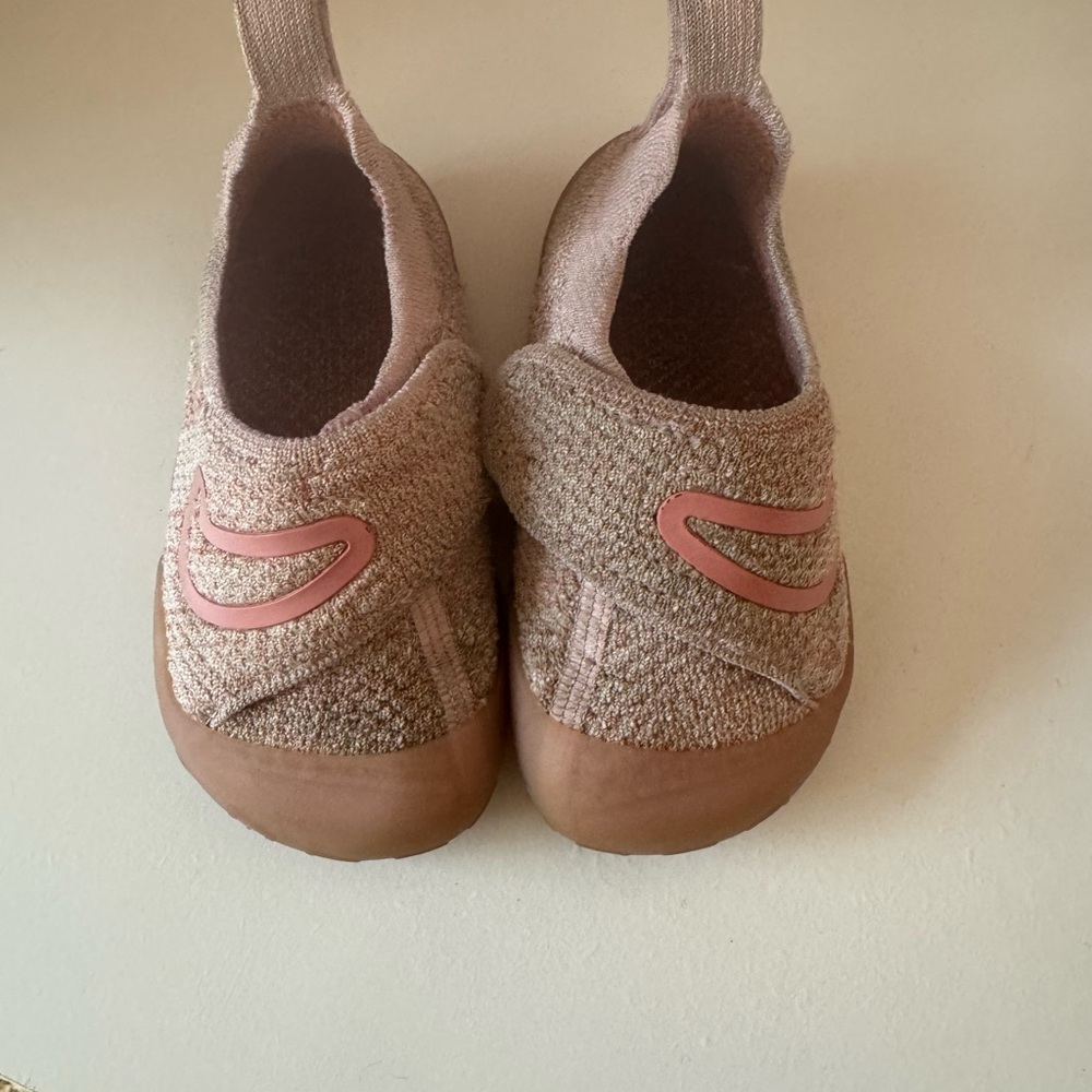 Nike Swoosh 1 size 6C